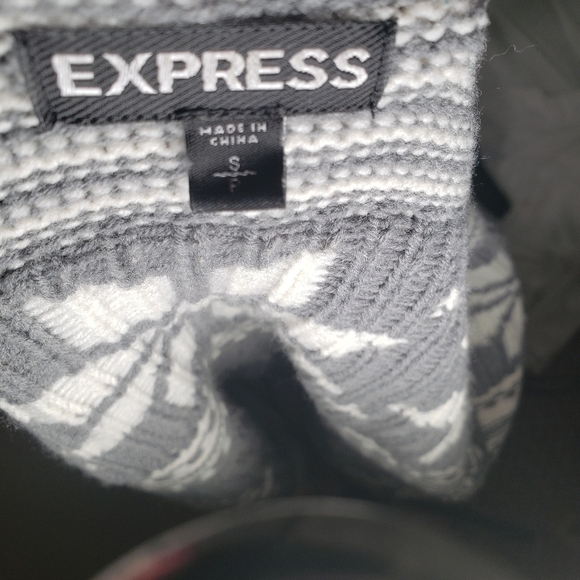 Express Gray and White Aztec Print Merino Wool Blend Cardigan Sweater Sz S - Picture 7 of 8